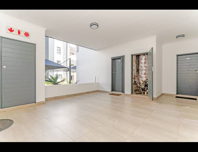 2 BEDROOM APARTMENT FOR SALE IN HALFWAY HOUSE
